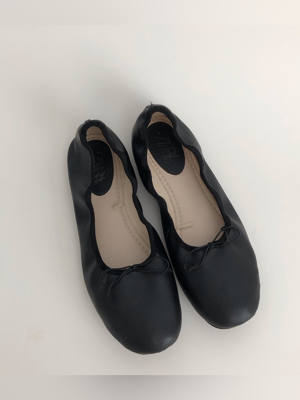 Zara Black Scalloped Ballet Flats with Bow